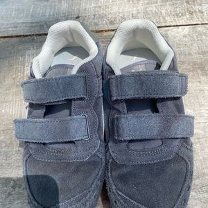 Puma Boys sneakers size 2.5 soft foam insole grey